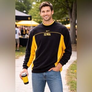Nike Team Iowa Hawkeyes Therma-FIT Fleece Pullover Black Gold Men’s Large